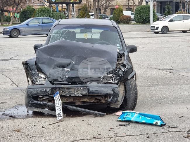 Катастрофа затрудни движението в пловдивския квартал "Тракия", пострадал е мъж на 23 г. 