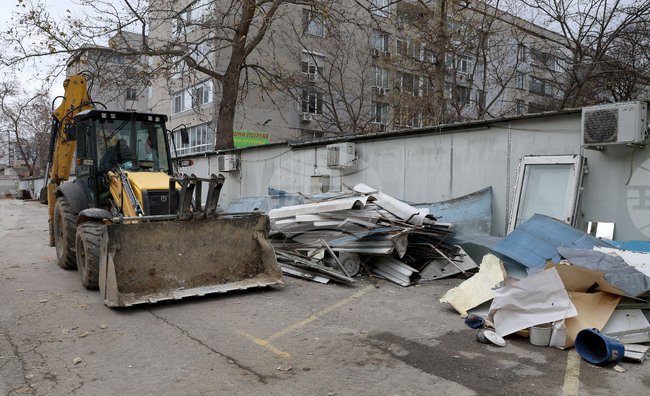 Варна - демонтаж на неработещи павилиони