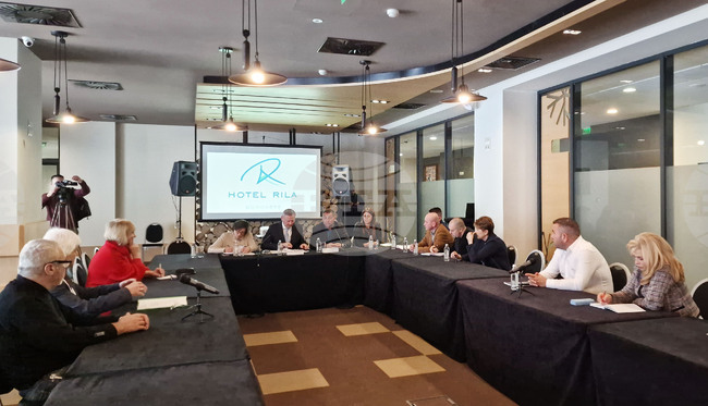 Ангажираните със зимния сезон в Боровец институции декларираха готовност пред служебния министър Евтим Милошев 