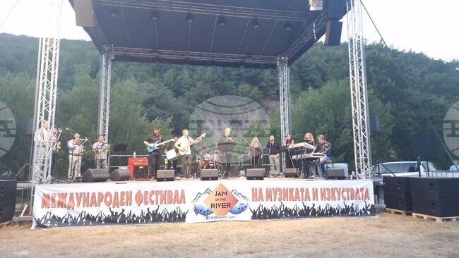 Концерт на формацията Shaka Zulu Orchestra ще могат да гледат гражданите и гостите на Троян на 8 декември