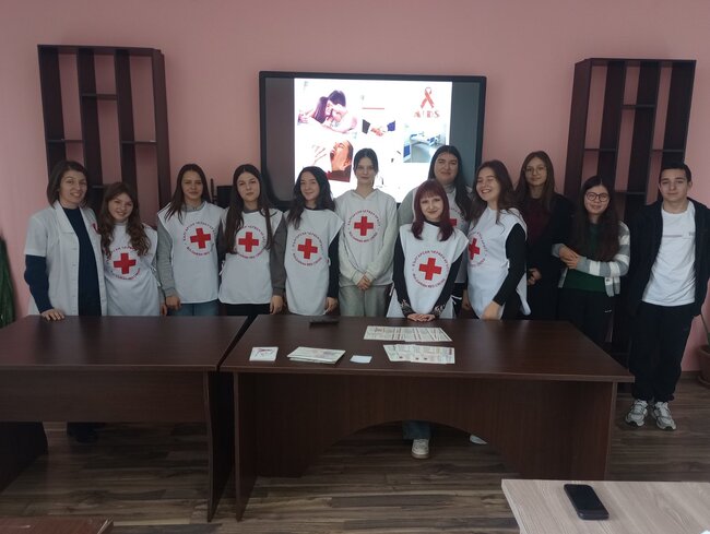 Доброволците от Българския младежки Червен кръст от Разград се включиха в традиционната антиспин кампания 