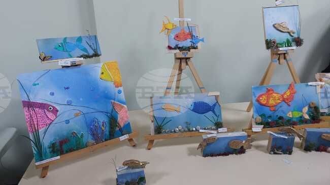 Млади художници от Силистра представиха никулденска изложба-базар