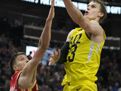 Hawks Jazz Basketball