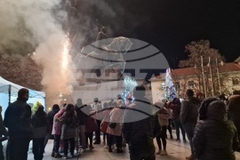 Исперих - коледна елха - светлини