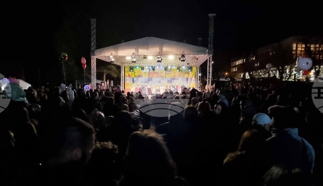 Концерт на открита сцена ще има в парковото пространство до сградата на Община Шумен този следобед