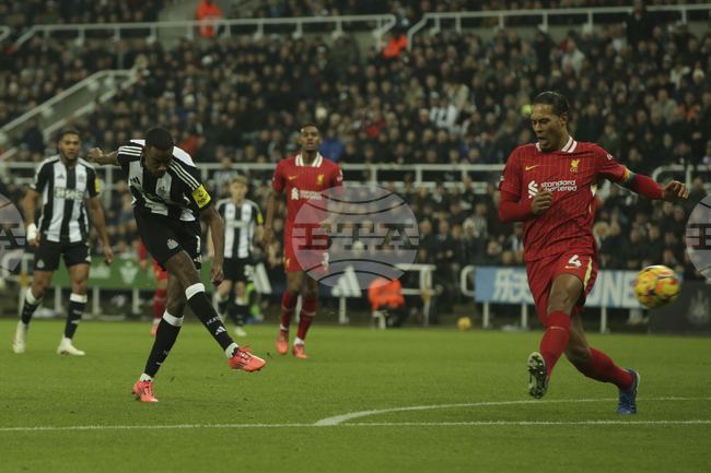 Мениджърът Арне Слот отказа да говори за трансфер на Александър Исак в Ливърпул, но призна, че Дарвин Нунес е пред напускане