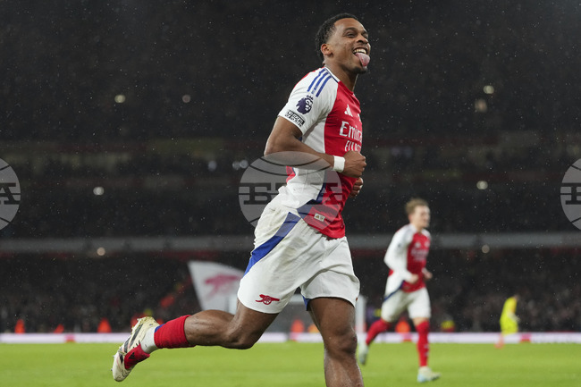 Юриен Тимбър вярва, че Арсенал набира скорост в битката за титлата