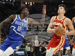 Hawks Bucks Basketball