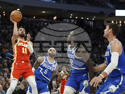 Hawks Bucks Basketball