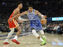 Hawks Bucks Basketball