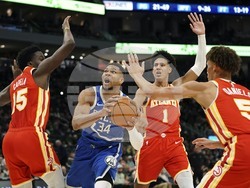 Hawks Bucks Basketball
