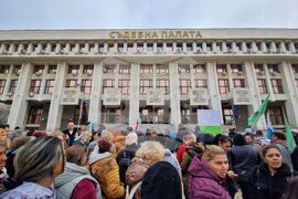 Бургас - изграждане на кариера в Каблешково - референдум - протест