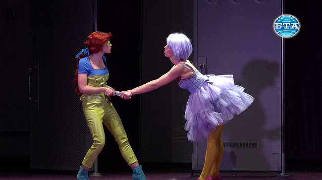 Театър „София“ представя „Комедия от грешки“: Да полетим в тази цветна вихрушка