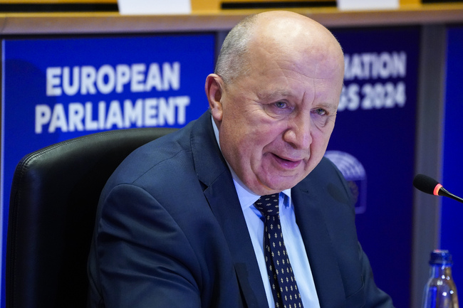 Ако се провалим в подкрепата за Украйна, Русия може да нападне страна от ЕС, предупреди еврокомисарят по отбраната