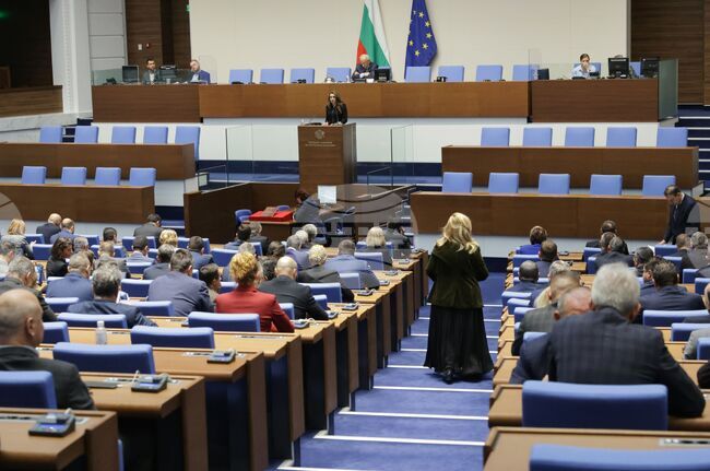 Наталия Киселова и Силви Кирилов са кандидатите за поста председател на 51-вото Народно събрание, които достигнаха до балотаж