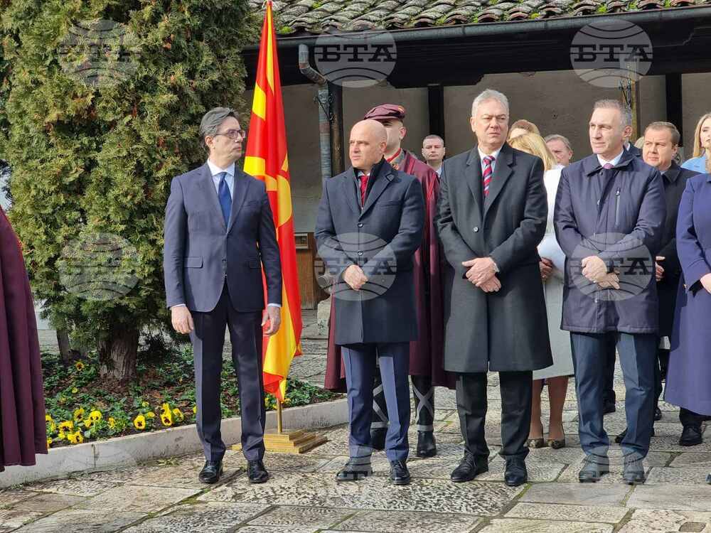 Официалната делегация на Република Северна Македония поднесе цветя на гроба на Гоце Делчев