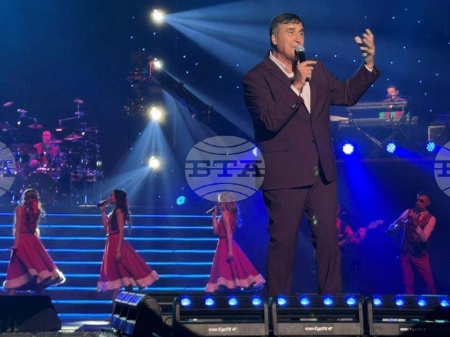 Декември е специален месец за мен, каза певецът Веселин Маринов