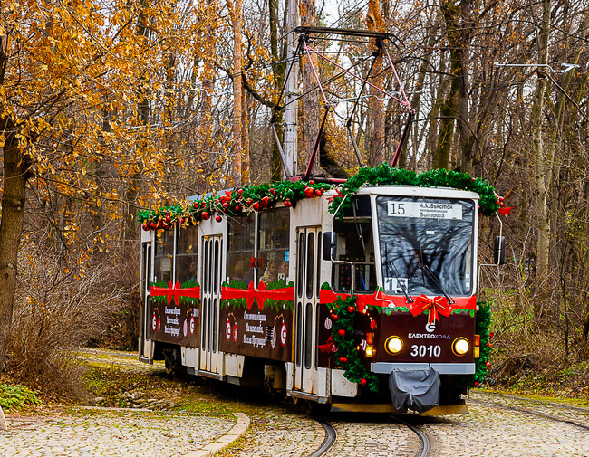 "Електрохолд" украси два трамвая в София за празниците