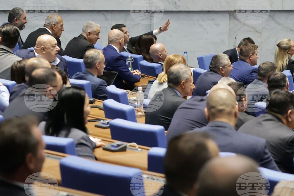 Депутатите се събраха на извънредно заседание във връзка с избора на комисия за изработване на правилник на парламента