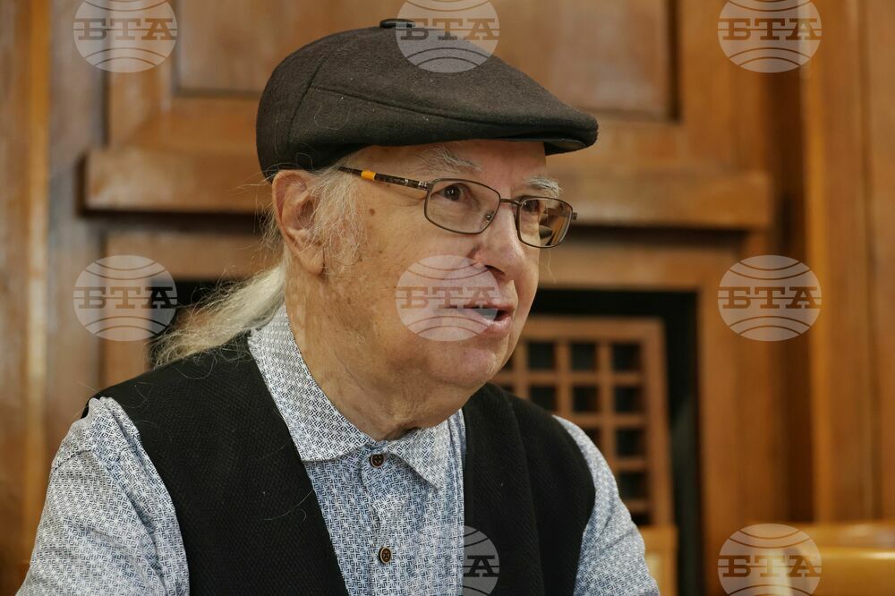 Стефан Диомов и хор "Планинарска песен" разказват за пътешествия с песни и книга
