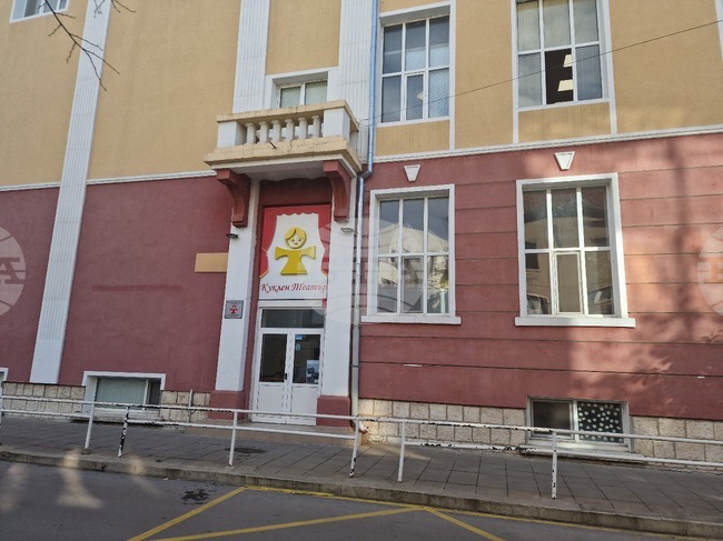 Кукленият театър в Търговище вдъхновява децата да творят на коледна тематика