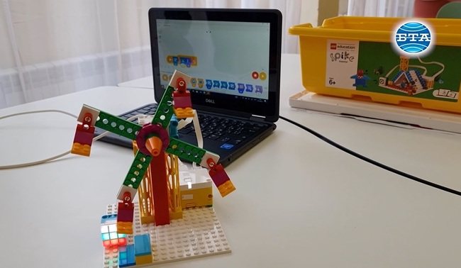 Средно училище „Цветан Радославов“ в Свищов прави крачка към бъдещето с кабинет по роботика и приложно програмиране