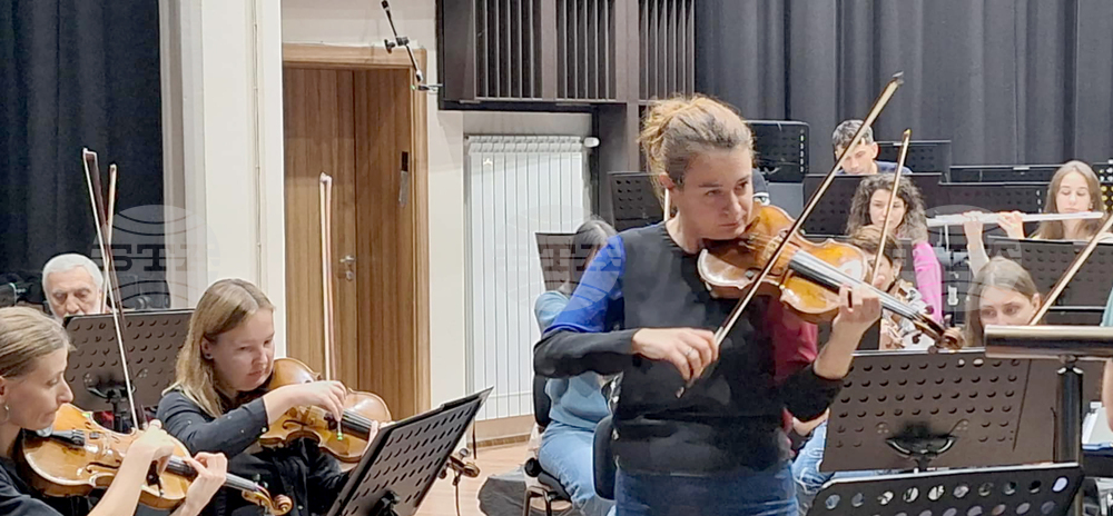 Празнична атмосфера очаква врачанската публика на последния за тази година концерт на Симфониета-Враца