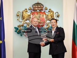 Президент - културни дейци - награждаване - Васил Петров