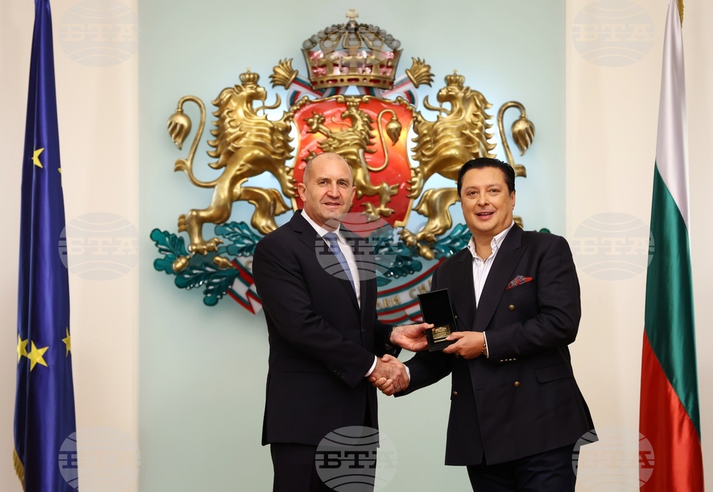Президент - културни дейци - награждаване - Васил Петров