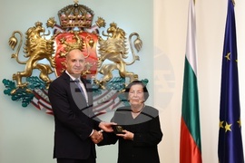 Президент - културни дейци - награждаване - Хаджар Фиюзи