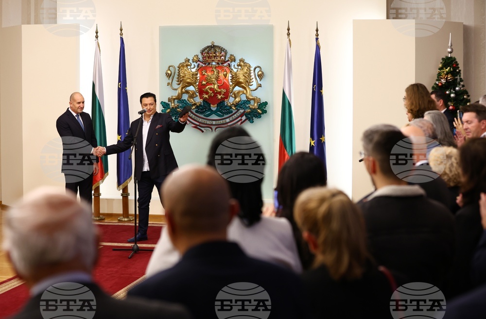 Президент - културни дейци - награждаване - Васил Петров