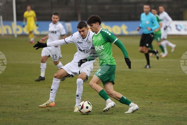 Хебър направи нулево реми с узбеки в контрола в Турция