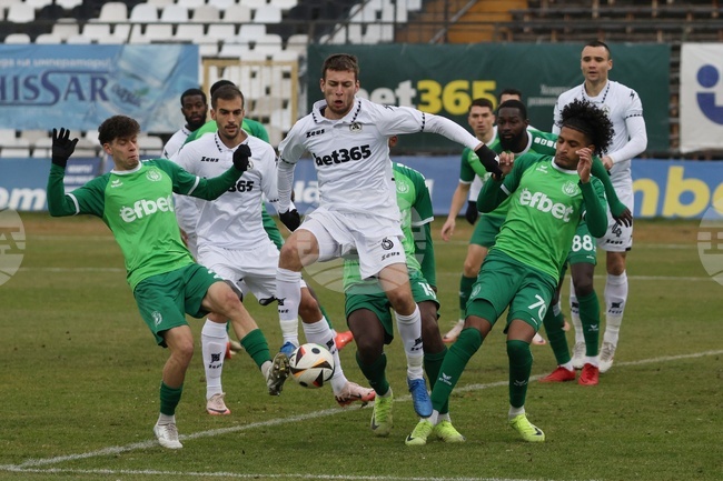 Златомир Загорчич определи групата на Славия за гостуването на Черно море