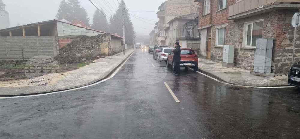 Открита е ремонтираната улица „Петър Горанов“ в град Пещера, съобщиха от местната администрация
