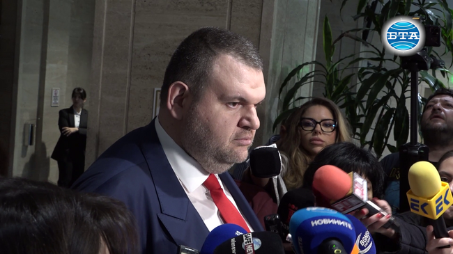 Дадохме гласове днес да се "отпуши" работата на парламента, но просто не искат да има председател, каза Делян Пеевски