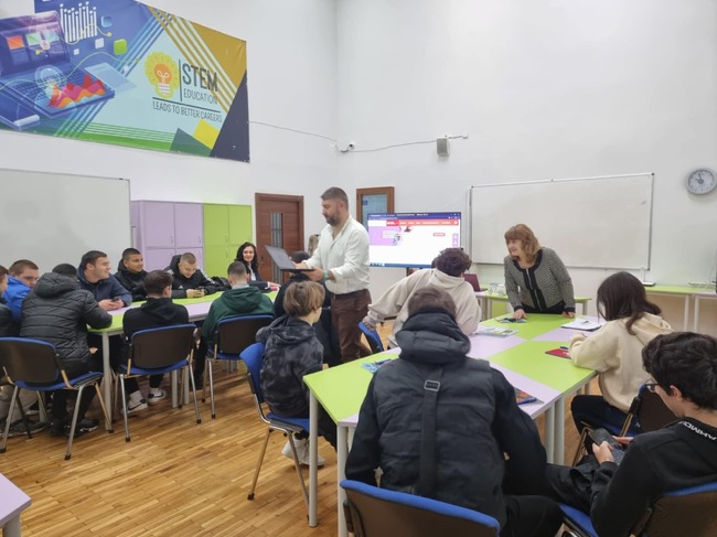 Ученици от търговската гимназия в Свищов демонстрираха знания по финансова грамотност в навечерието на Деня на банкера