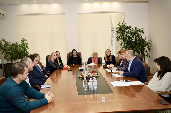 Environment Minister to Protesters: You’re Right to Demand Higher Pay, But Don’t Block Roads