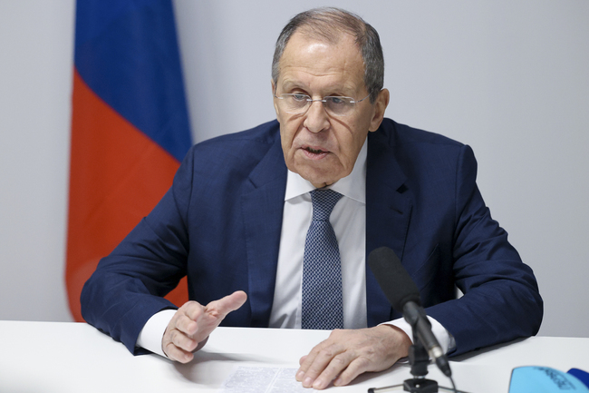 Руският външен министър Лавров сигнализира за готовност Русия да използва всякакви средства в конфликта в Украйна