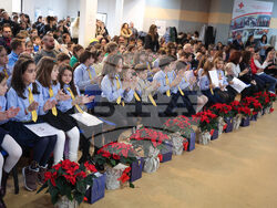 Зам.-министър Лазарова връчи грамотите на ученици от 9 училища.