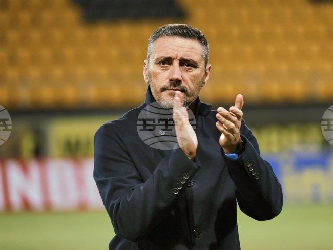 "По-добре сега да допускаме грешки", каза старши треньорът на Ботев (Пловдив) Душан Керкез след поражението от Чукарички