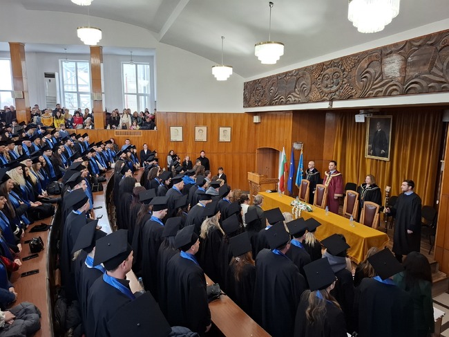 С академично тържество и награждаване Стопанската академия в Свищов отбеляза празника на студентите