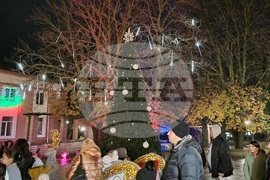 Крайморските общини в област Добрич запалиха коледните светлини