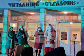 Крайморските общини в област Добрич запалиха коледните светлини