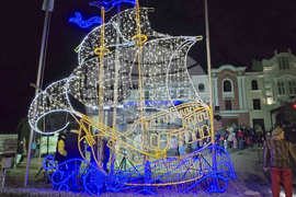 Крайморските общини в област Добрич запалиха коледните светлини