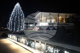 Троян - Коледа - елха - светлини - запалване