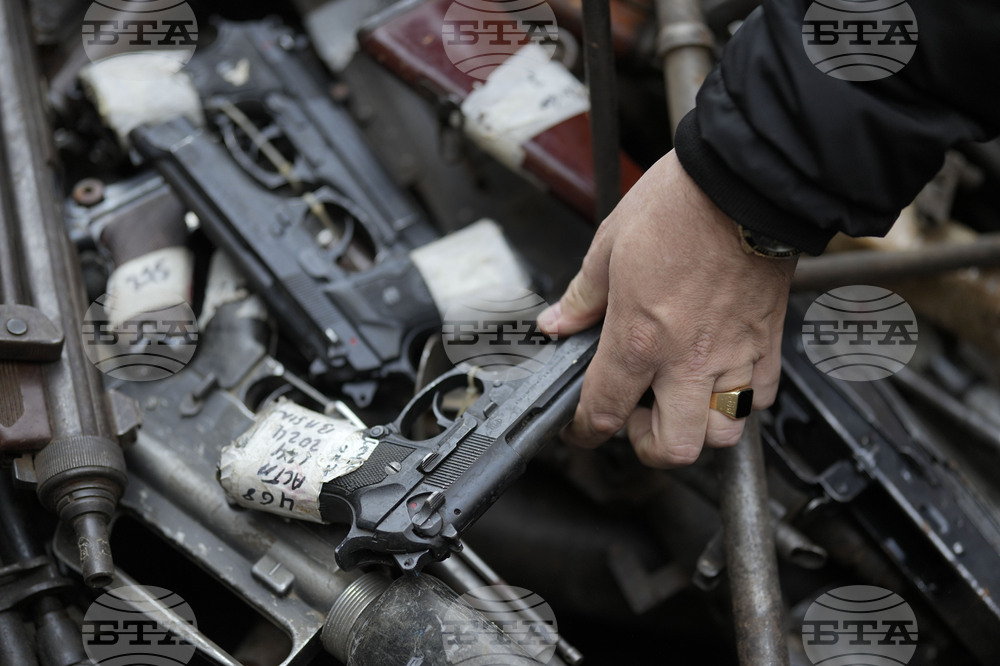 Турски гражданин с оръжеен арсенал е заловен в лодка край Гърция