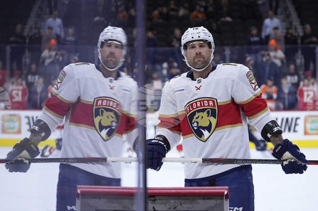 Нападателят на Флорида Пантърс Джона Гаджович получи нов договор като подарък за рождения си ден