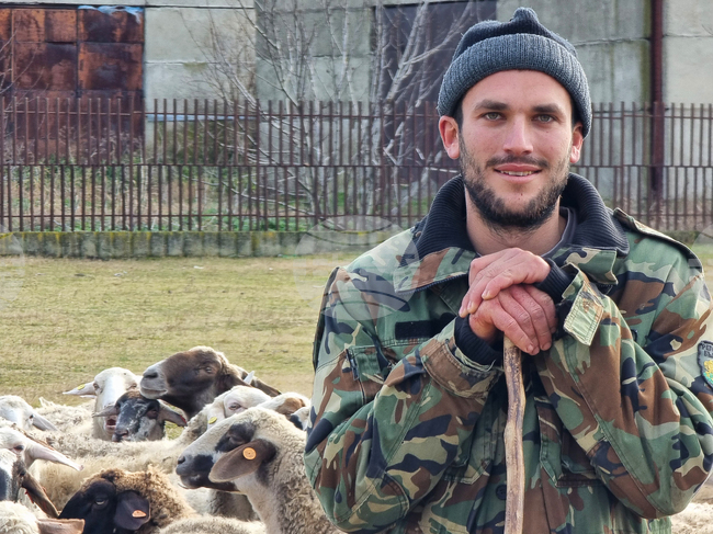 Село Зимница - Павел Илиев - животновъд