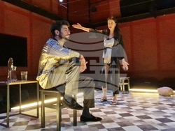  Яна Маринова и Петър Петров-Перо играят в постановката „Слънчева линия“ от Иван Вирипаев в „Червената къща“, снимка – Даниел Димитров/БТА