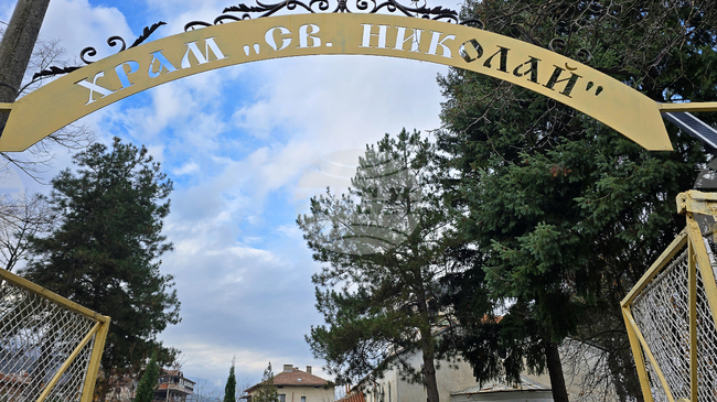 Възпитаници на Трето основно училище в Петрич четоха църковни текстове за Рождество Христово в местния храм „Св. Николай Чудотворец“